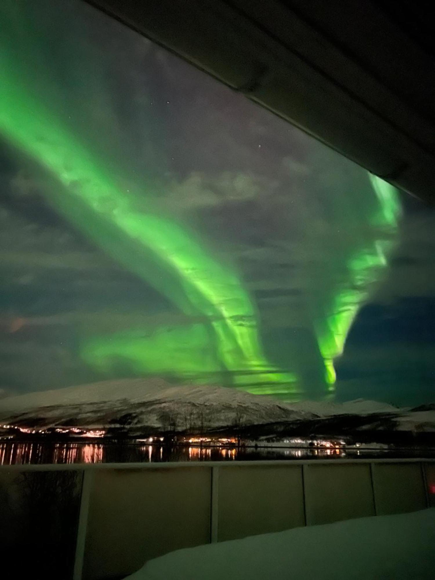 Luxury Apartment Downtown Tromso With 2 Bedrooms And 2 Bathrooms And Parking المظهر الخارجي الصورة