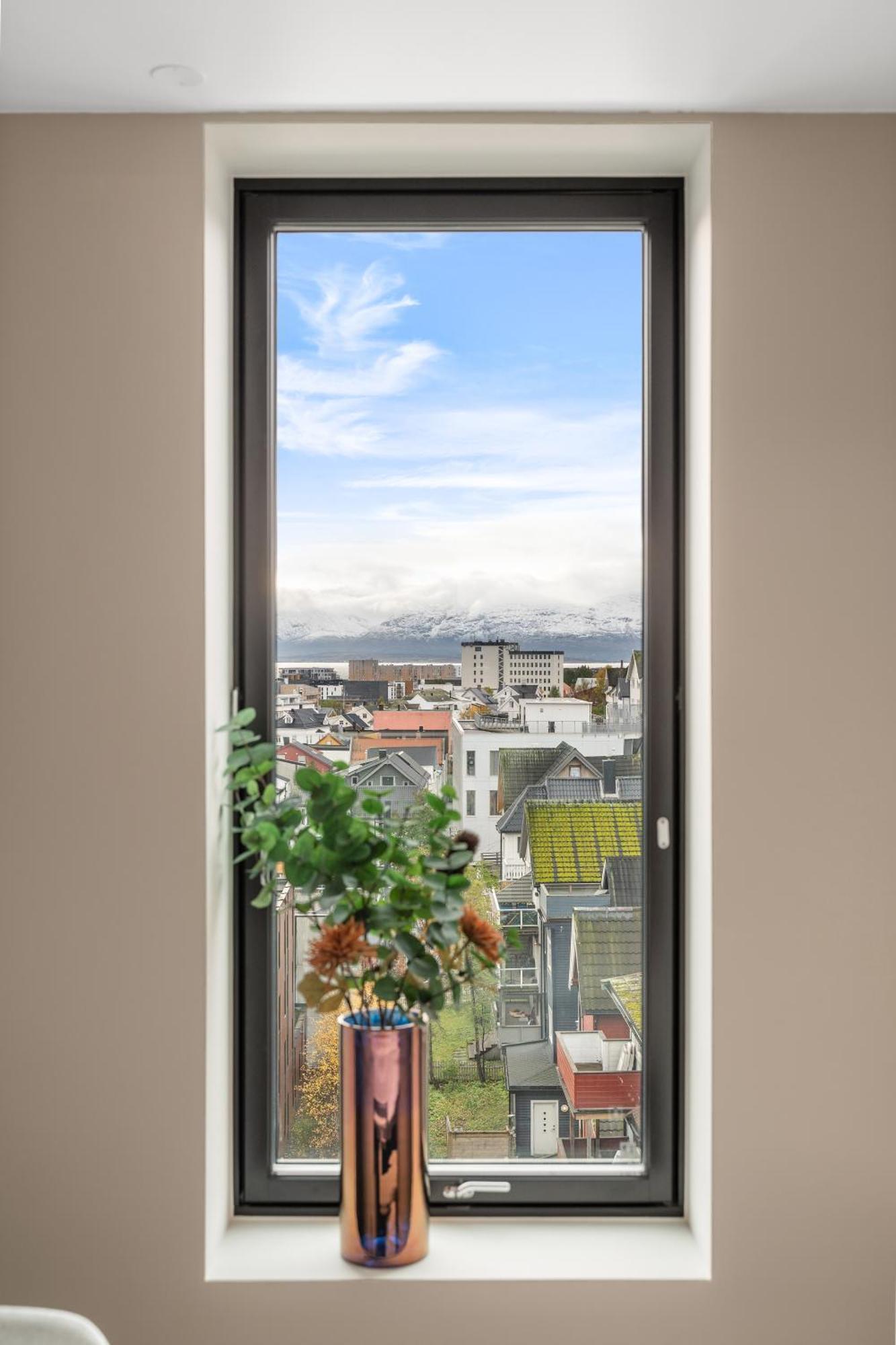 Luxury Apartment Downtown Tromso With 2 Bedrooms And 2 Bathrooms And Parking المظهر الخارجي الصورة
