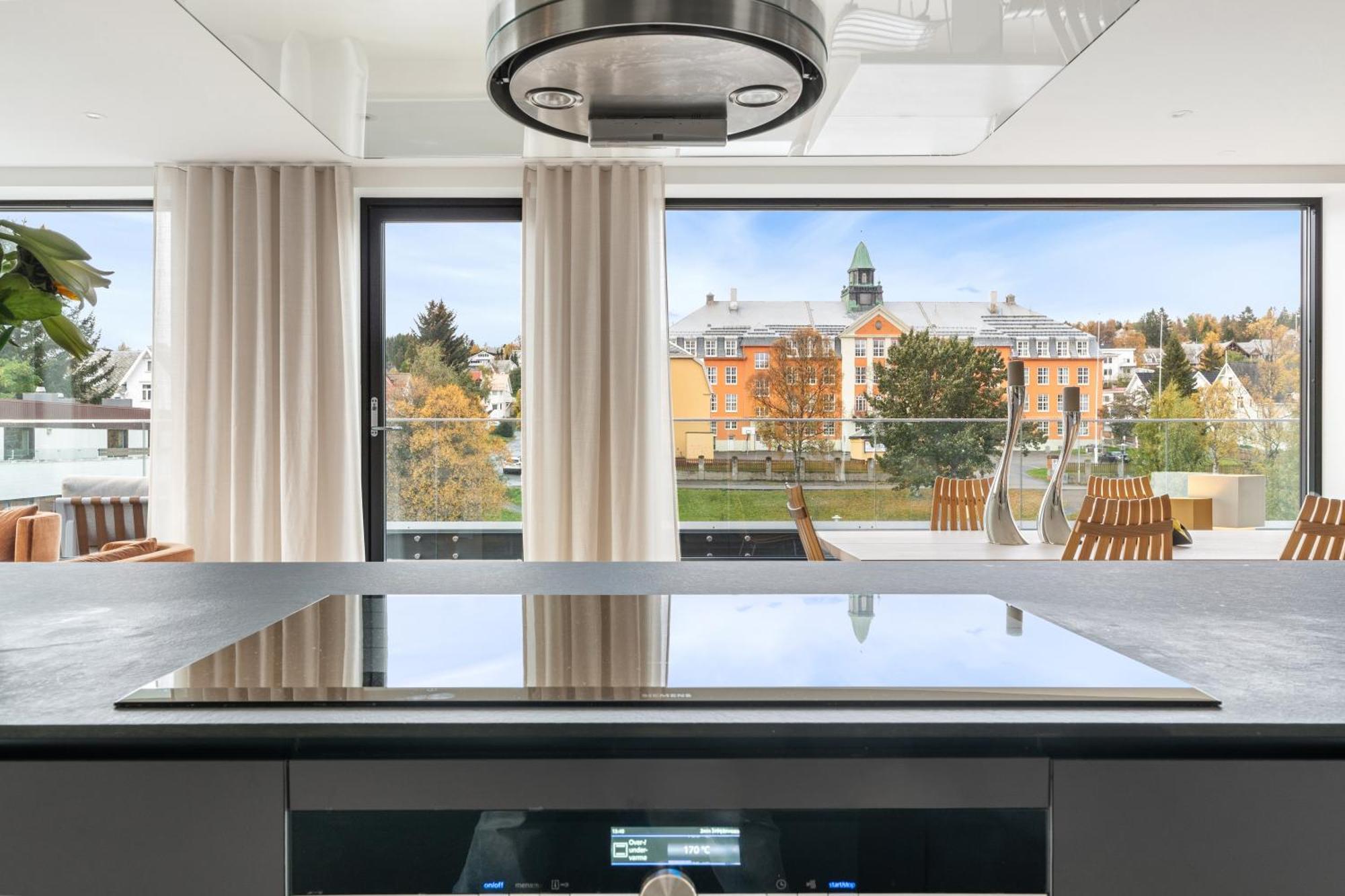Luxury Apartment Downtown Tromso With 2 Bedrooms And 2 Bathrooms And Parking المظهر الخارجي الصورة