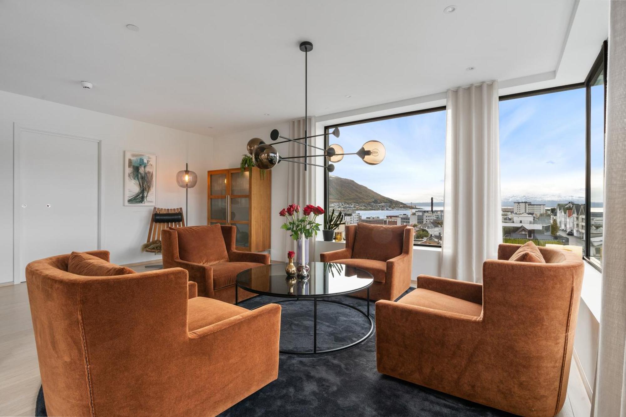 Luxury Apartment Downtown Tromso With 2 Bedrooms And 2 Bathrooms And Parking المظهر الخارجي الصورة